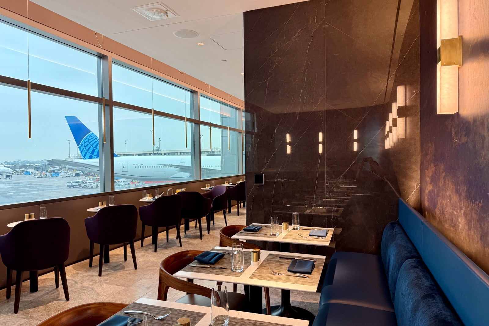 newark polaris lounge