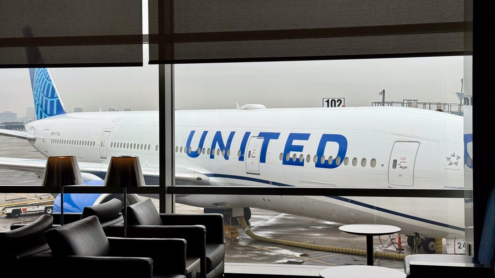 United Polaris Lounge Newark Dining Room