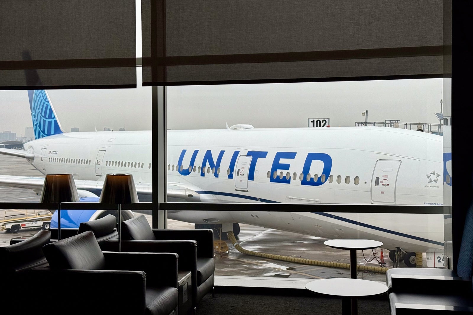 United Polaris Lounge Newark Dining Room