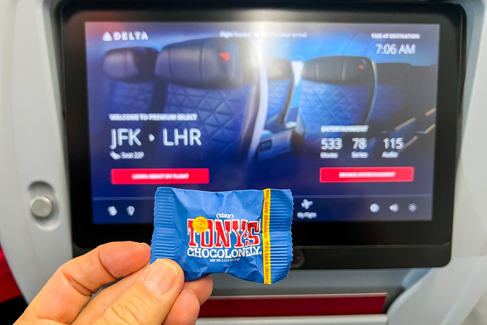Snacks in Delta Premium Select. CLINT HENDERSON/THE POINTS GUY