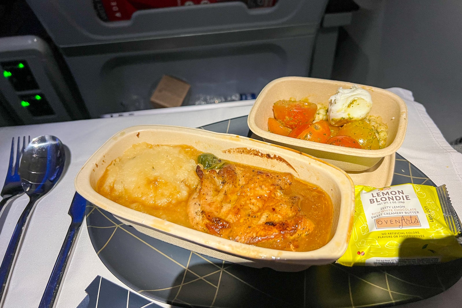 Meal service in Delta Premium Select. CLINT HENDERSON/THE POINTS GUY