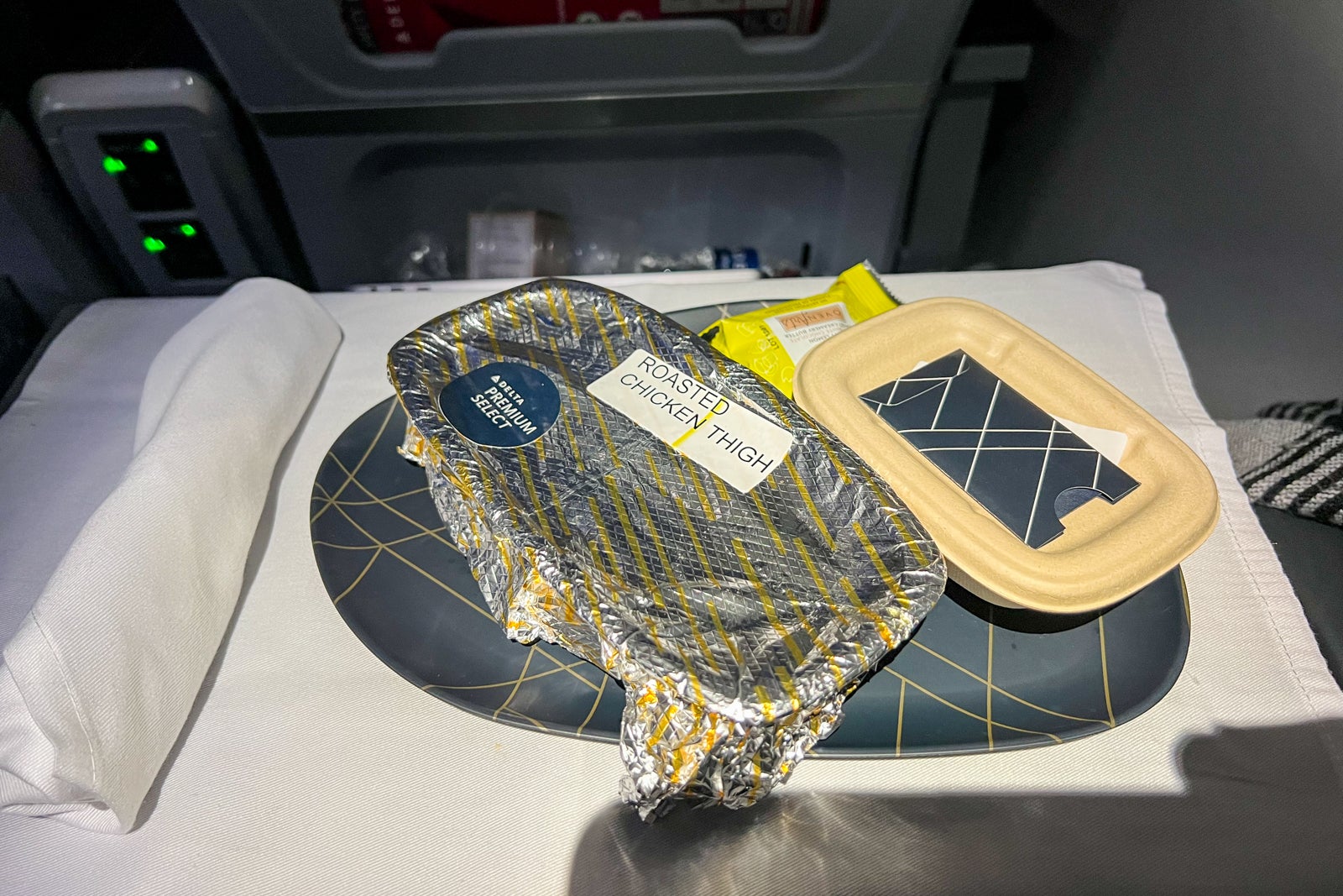 Meal service in Delta Premium Select.