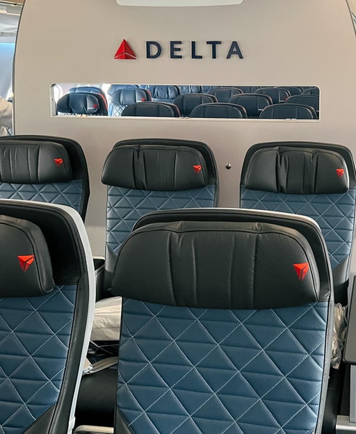 Delta cuts 2 Las Vegas routes, grows premium transcon offerings