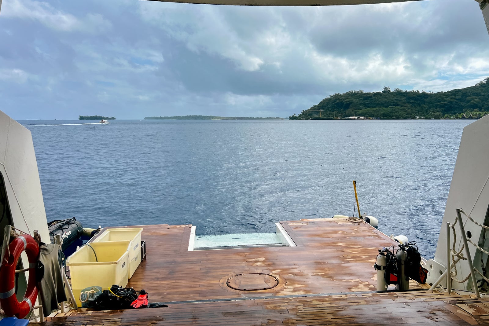 The marina platform at the back of Paul Gauguin