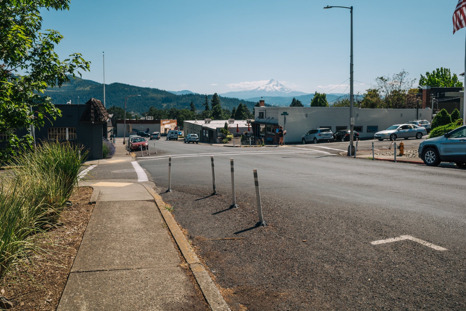 White Salmon Washington downtown area with White Salmon Baking Co. in distance