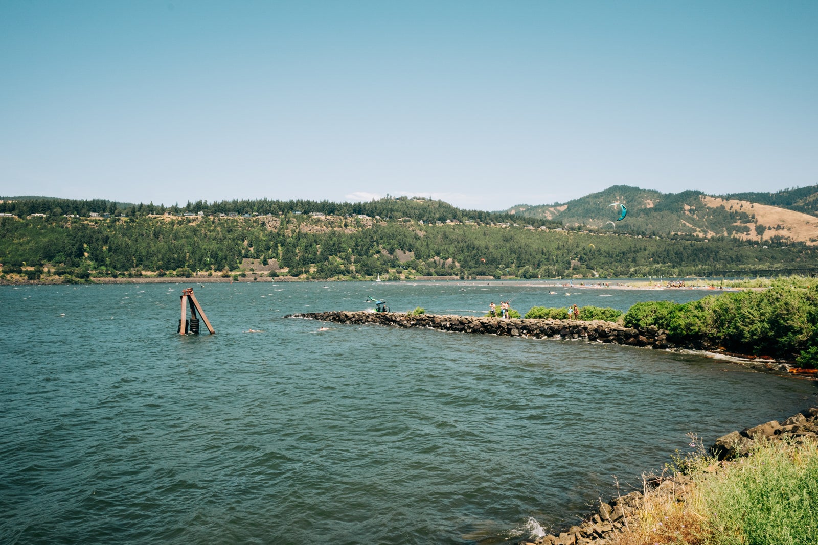 Hood River Waterfront Park overseeing kite and wind surfers on the Columbia Gorge from the Oregon side