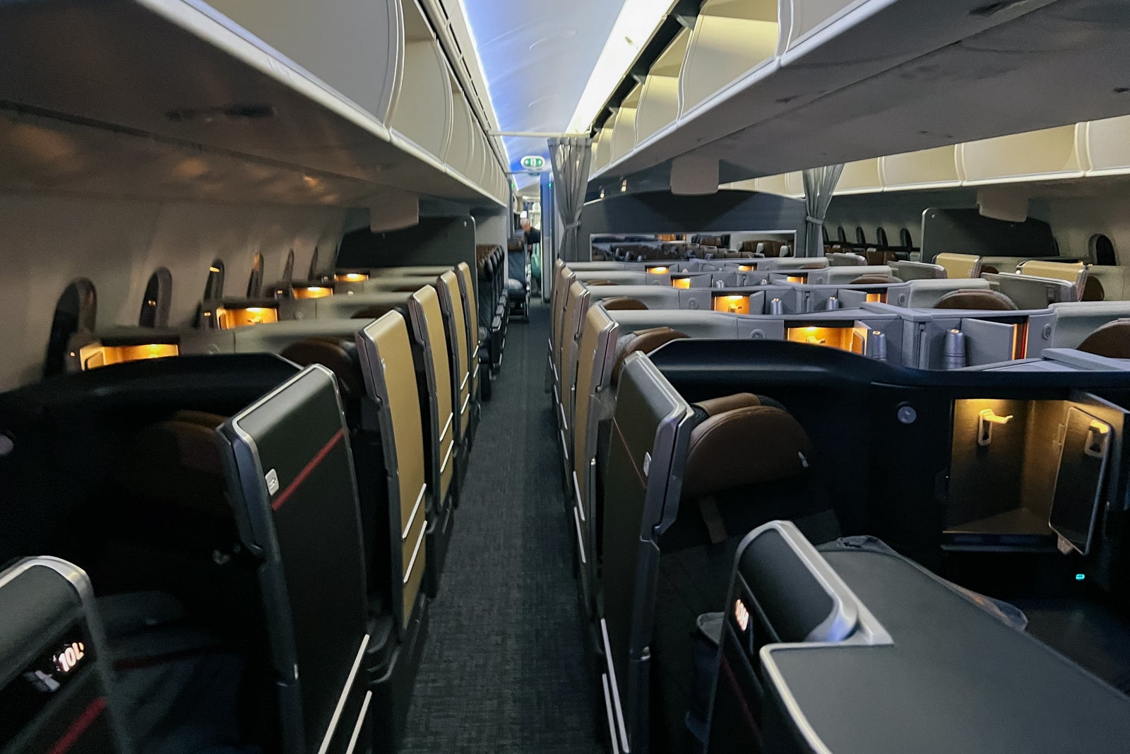 American Airlines' new Flagship Suite business class review flagship cabin