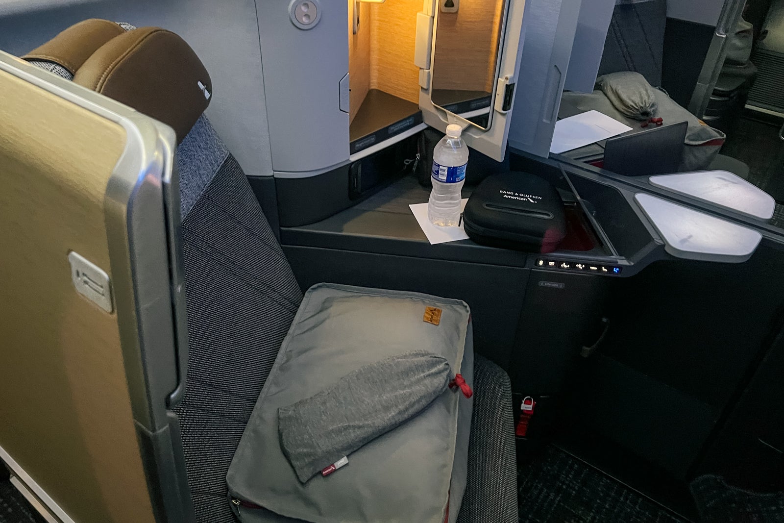 AA flagship cabin