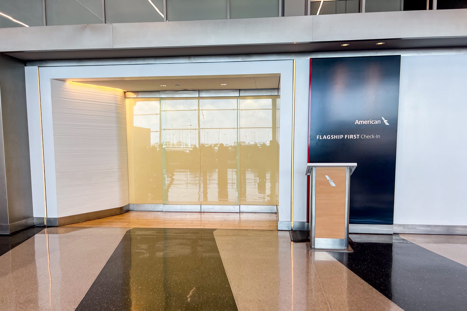 AA Flagship Lounge Chicago
