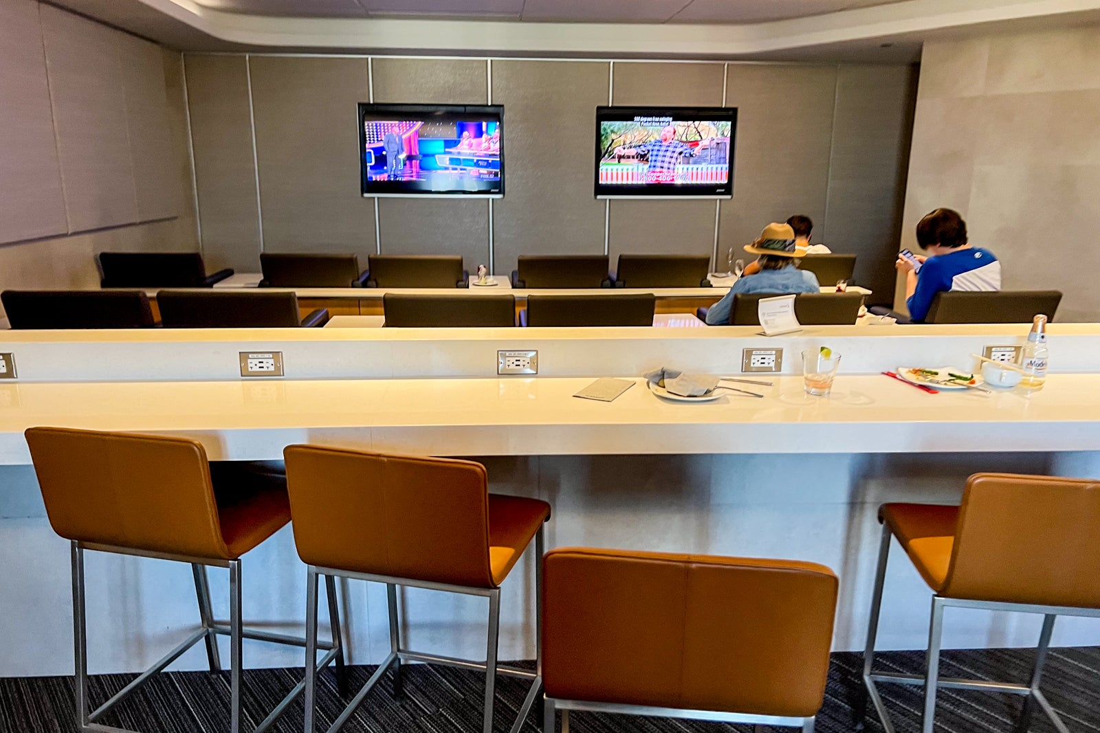 AA Flagship Lounge Chicago