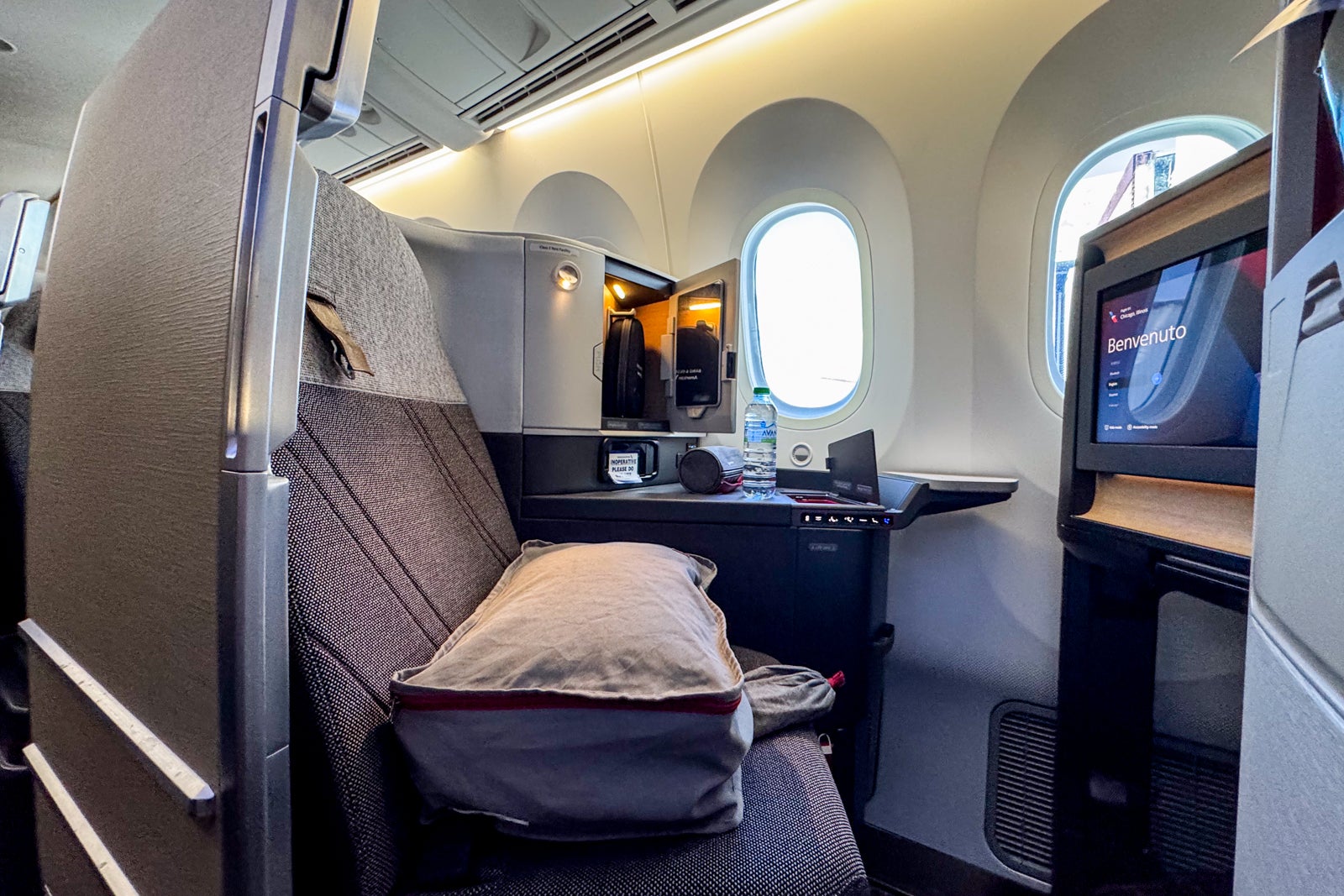 American Airlines Business Suite
