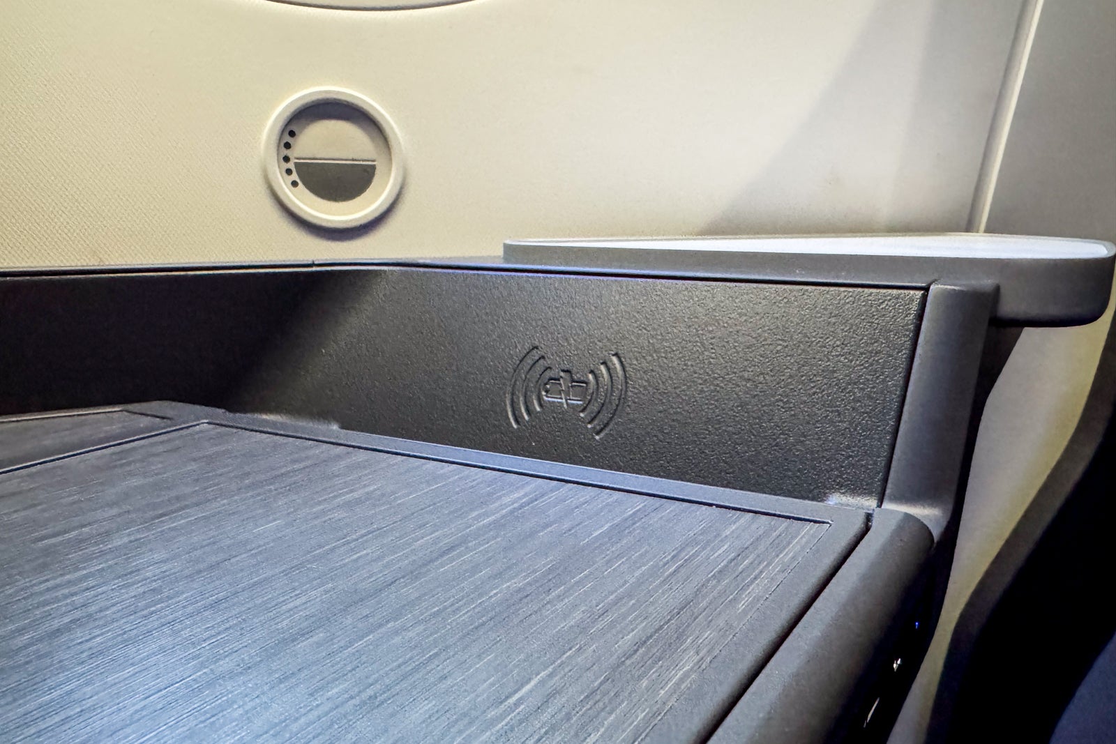 AA flagship cabin