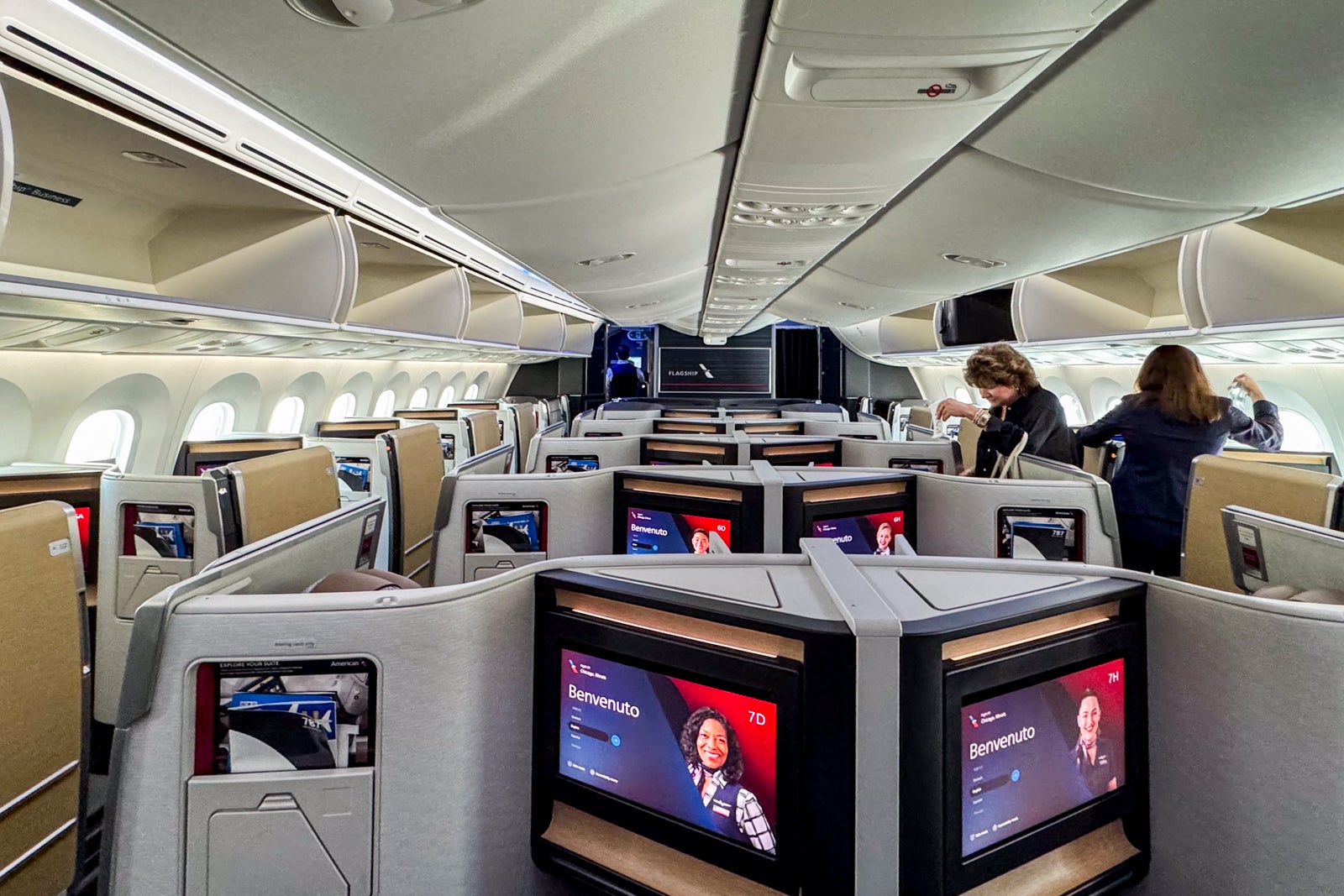 American Airlines' new Flagship Suite business class review flagship cabin