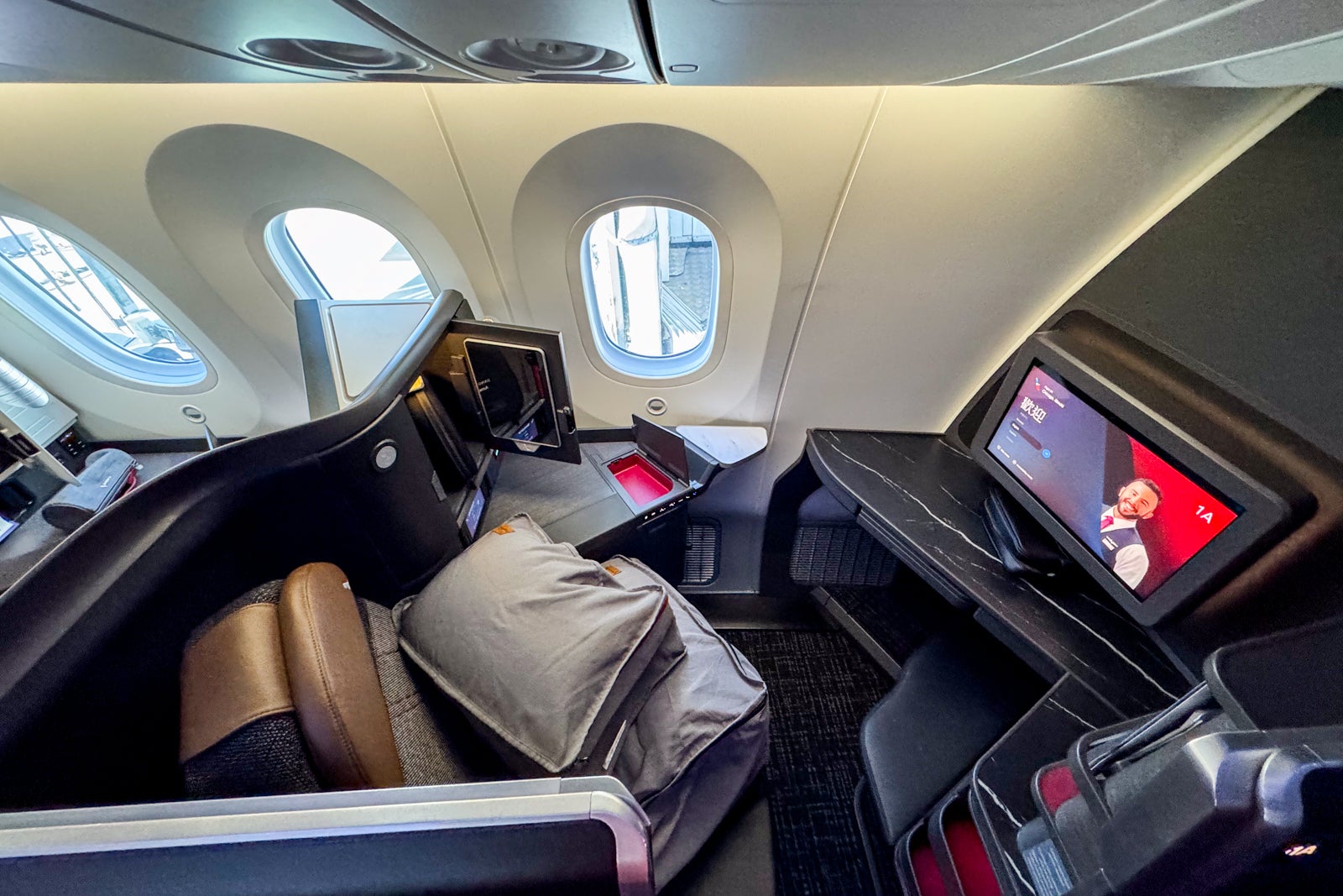 American Airlines' new Flagship Suite business class review flagship suite