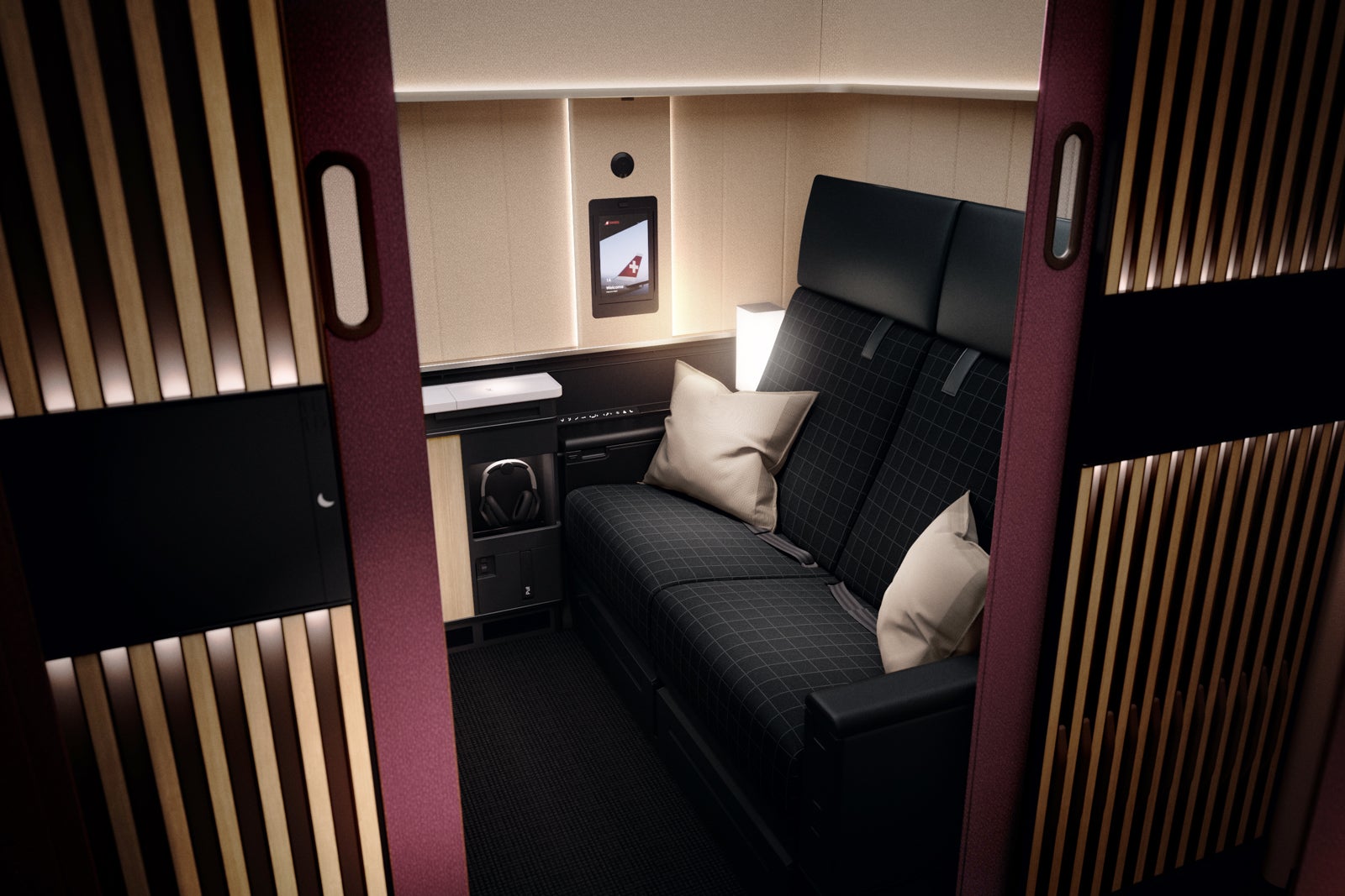 20250729 Swiss Air New Seats SA A350 SWISS First 2