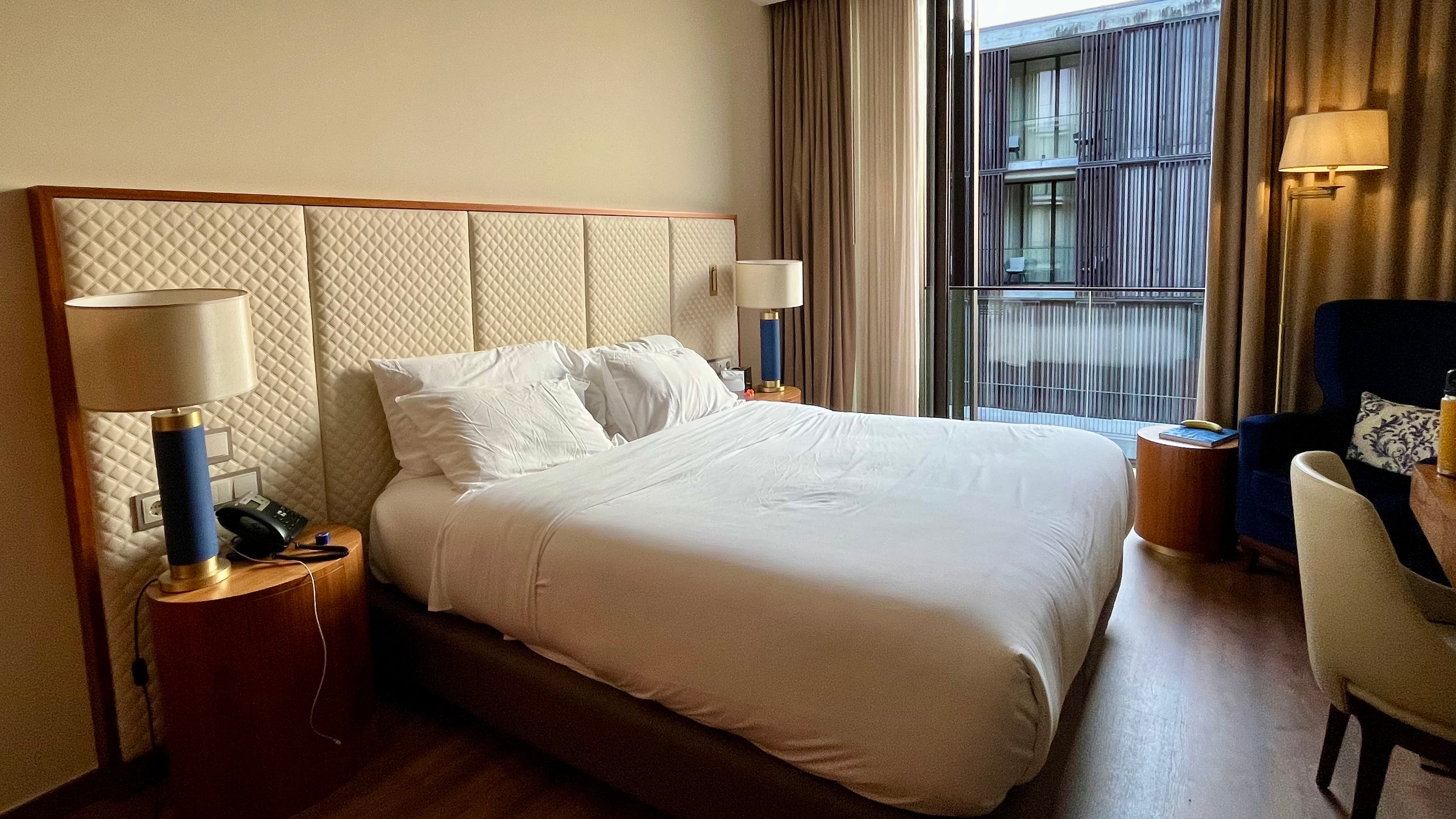 How I got a $35 per night Hilton stay in Portugal with Amex Boeira Hotel Porto room