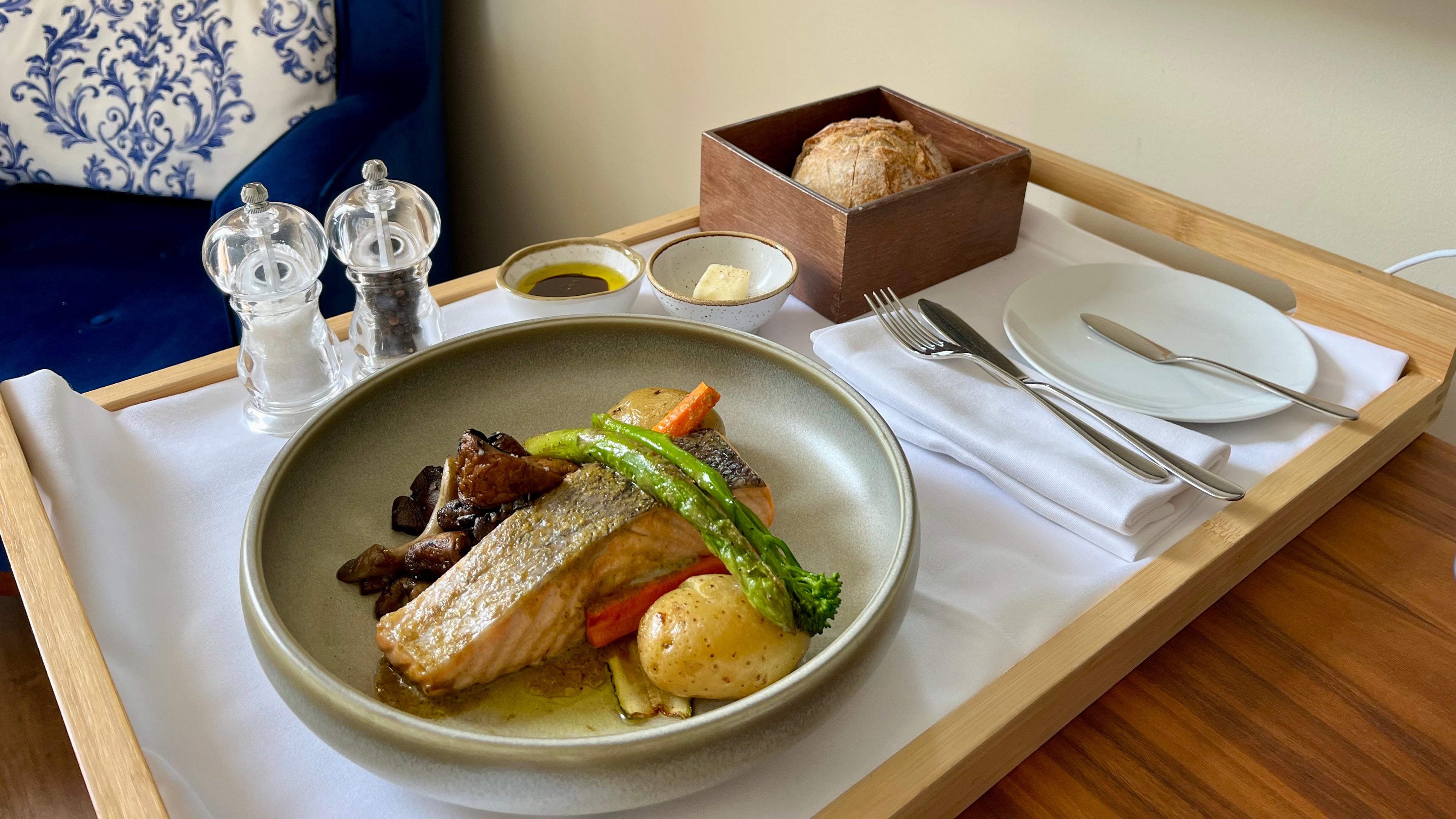 How I got a $35 per night Hilton stay in Portugal with Amex Boeira Hotel Porto room service lunch