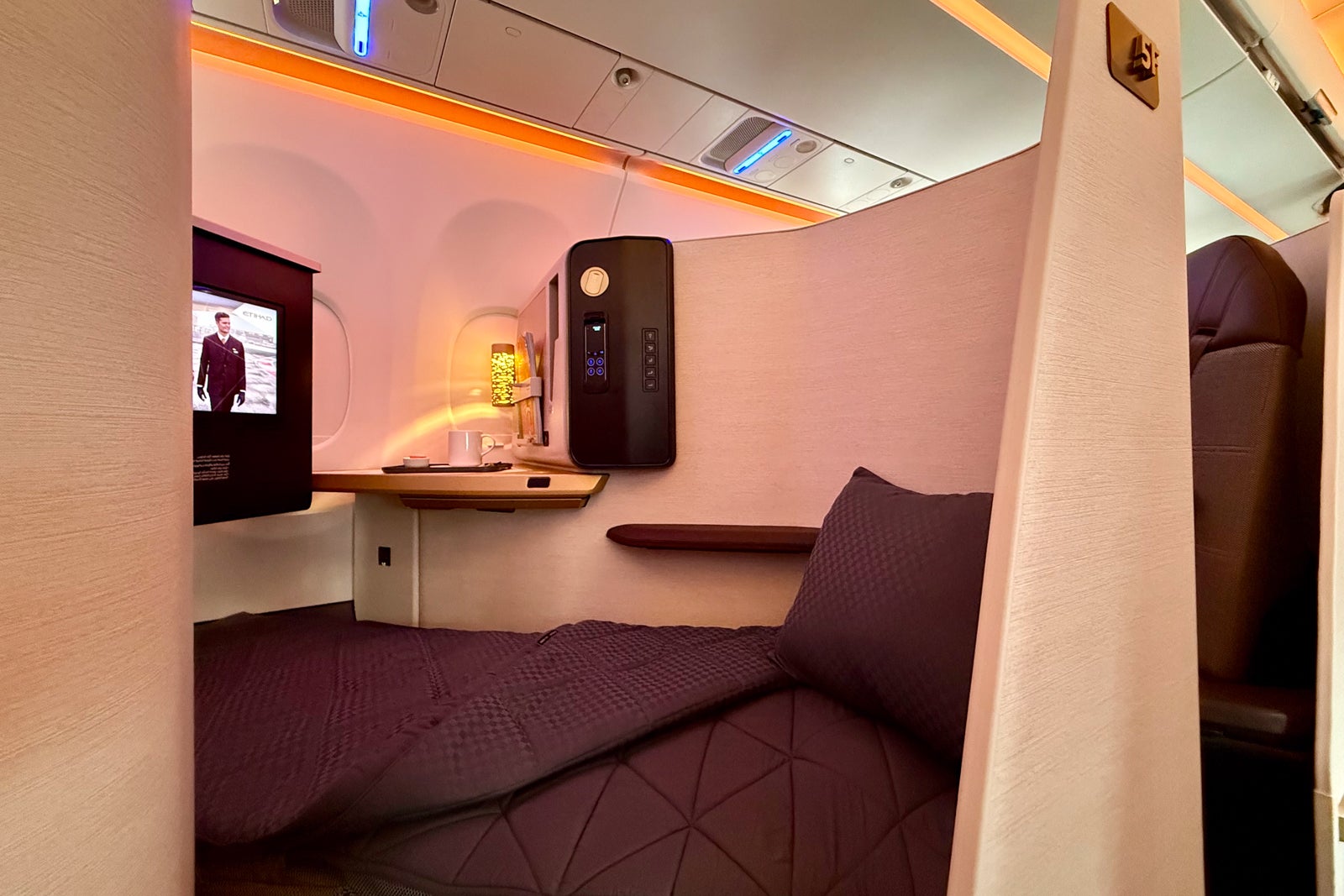 Etihad Airbus A321LR business