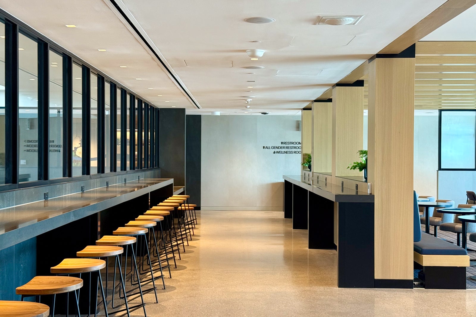 United Airlines debuts massive new club in Denver United Club Denver B West 13