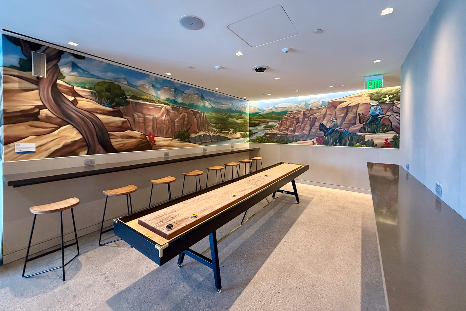 United Club Denver B West 15