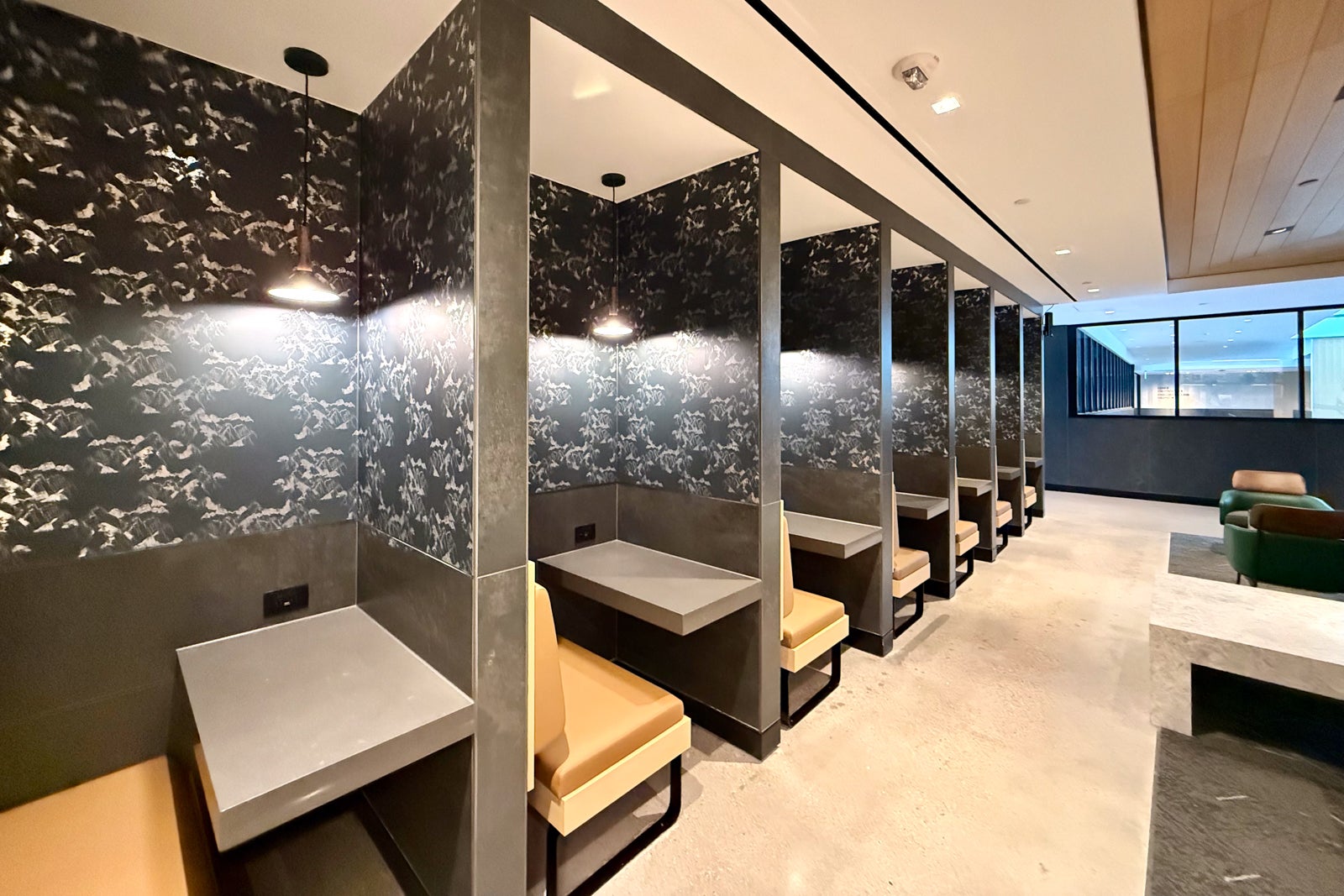 United Airlines debuts massive new club in Denver United Club Denver B West 21