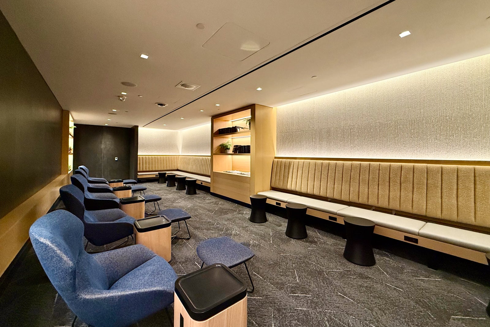 United Airlines debuts massive new club in Denver United Club Denver B West 22