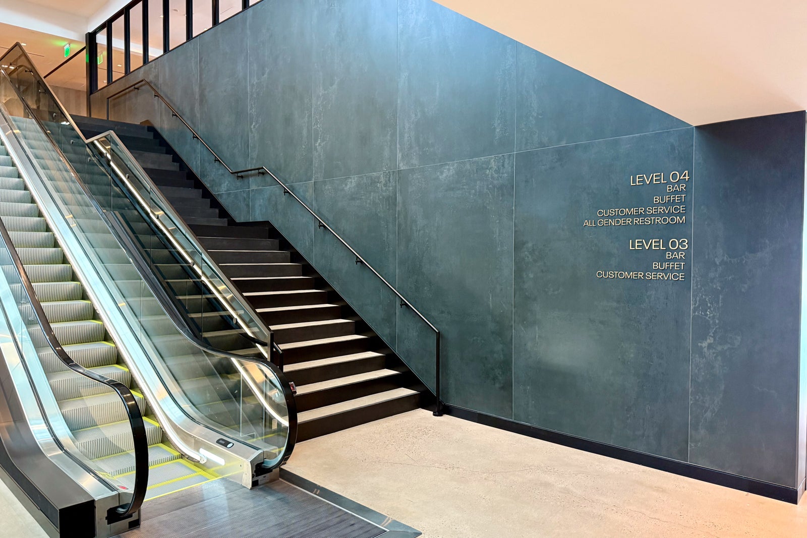 United Airlines debuts massive new club in Denver United Club Denver B West 4