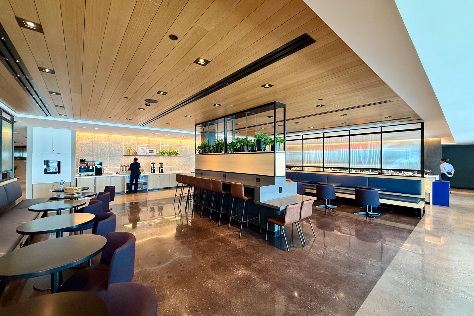 United Airlines debuts massive new club in Denver United Club Denver B West 61