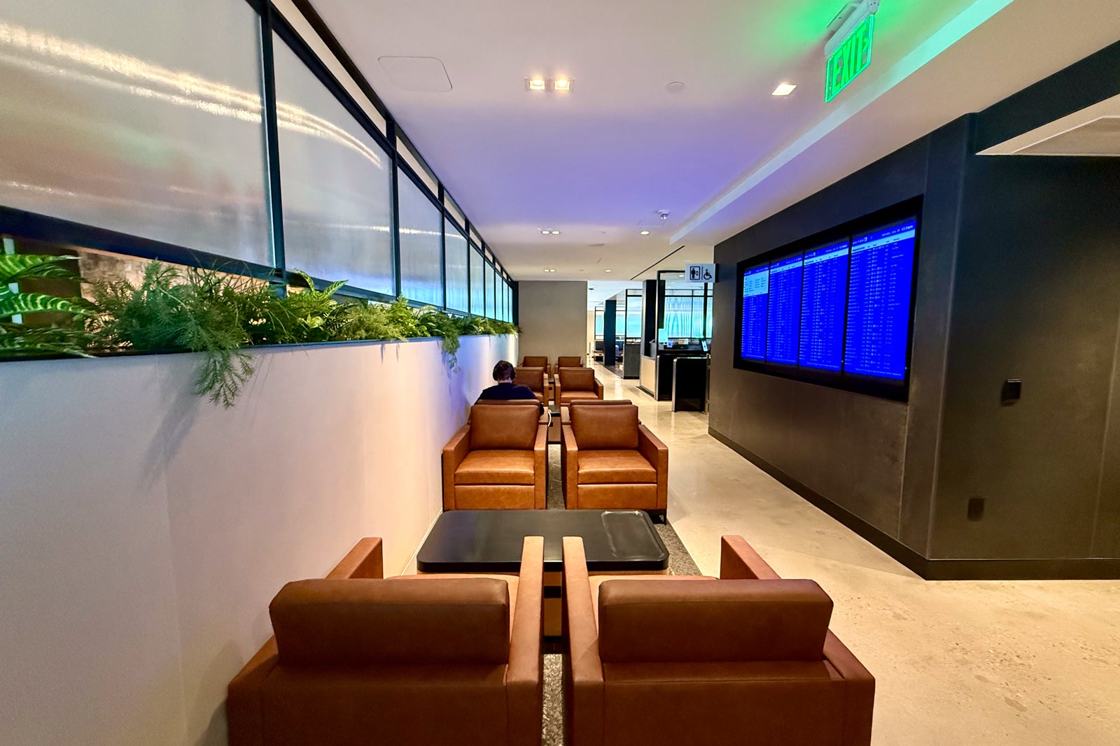 United Airlines debuts massive new club in Denver United Club Denver B West 62