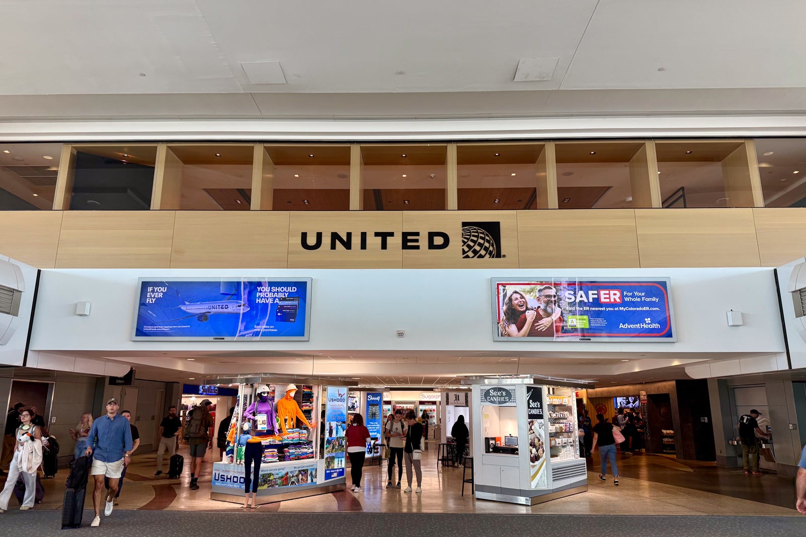 United Airlines debuts massive new club in Denver United Club Denver B West 68