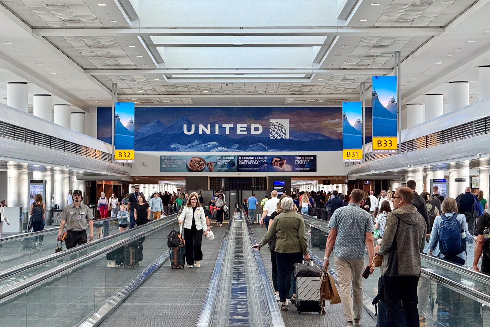 United Airlines debuts massive new club in Denver United Club Denver B West 69