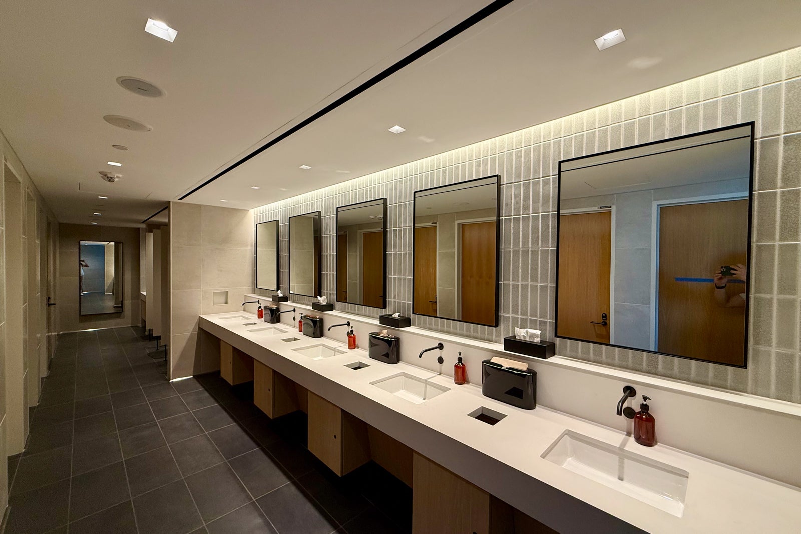 United Club Denver B West 9