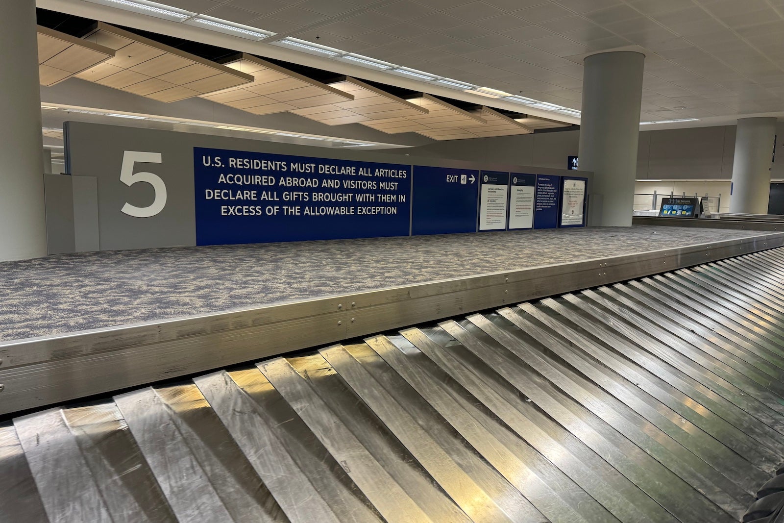 bag claim DFW