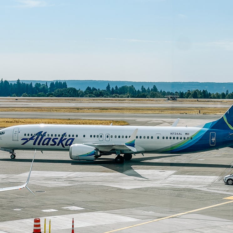 Alaska Airlines to remove earning on basic economy tickets, increase ticketing fees