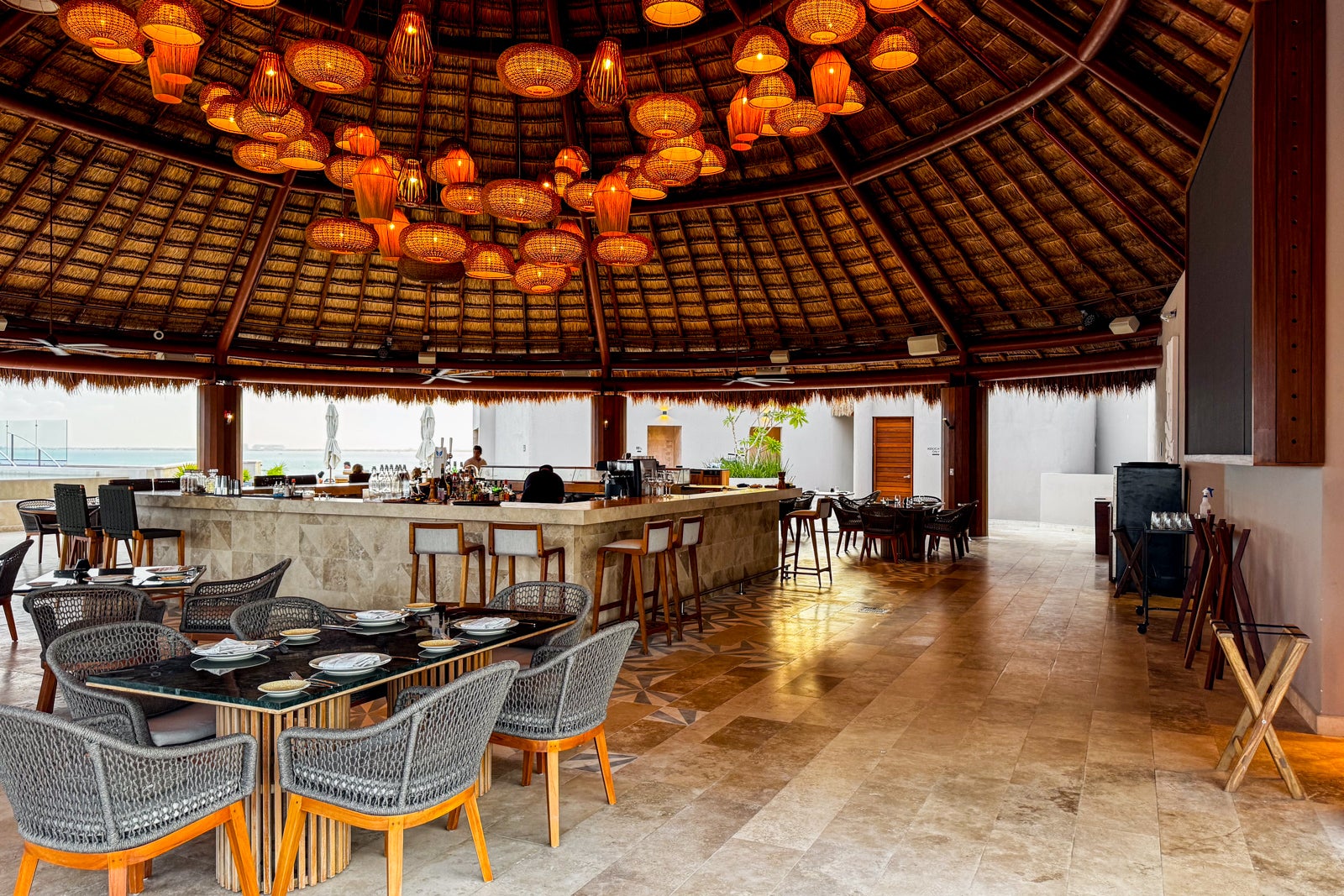Almare, a Luxury Collection Resort bar