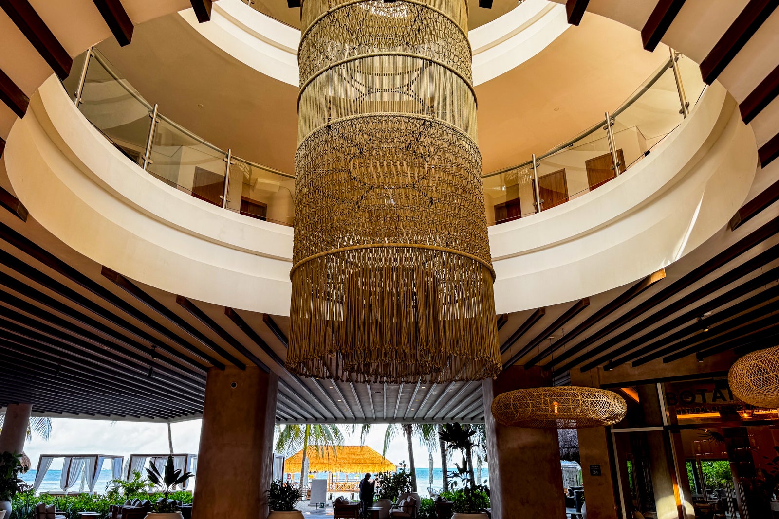 Almare, a Luxury Collection Resort decor