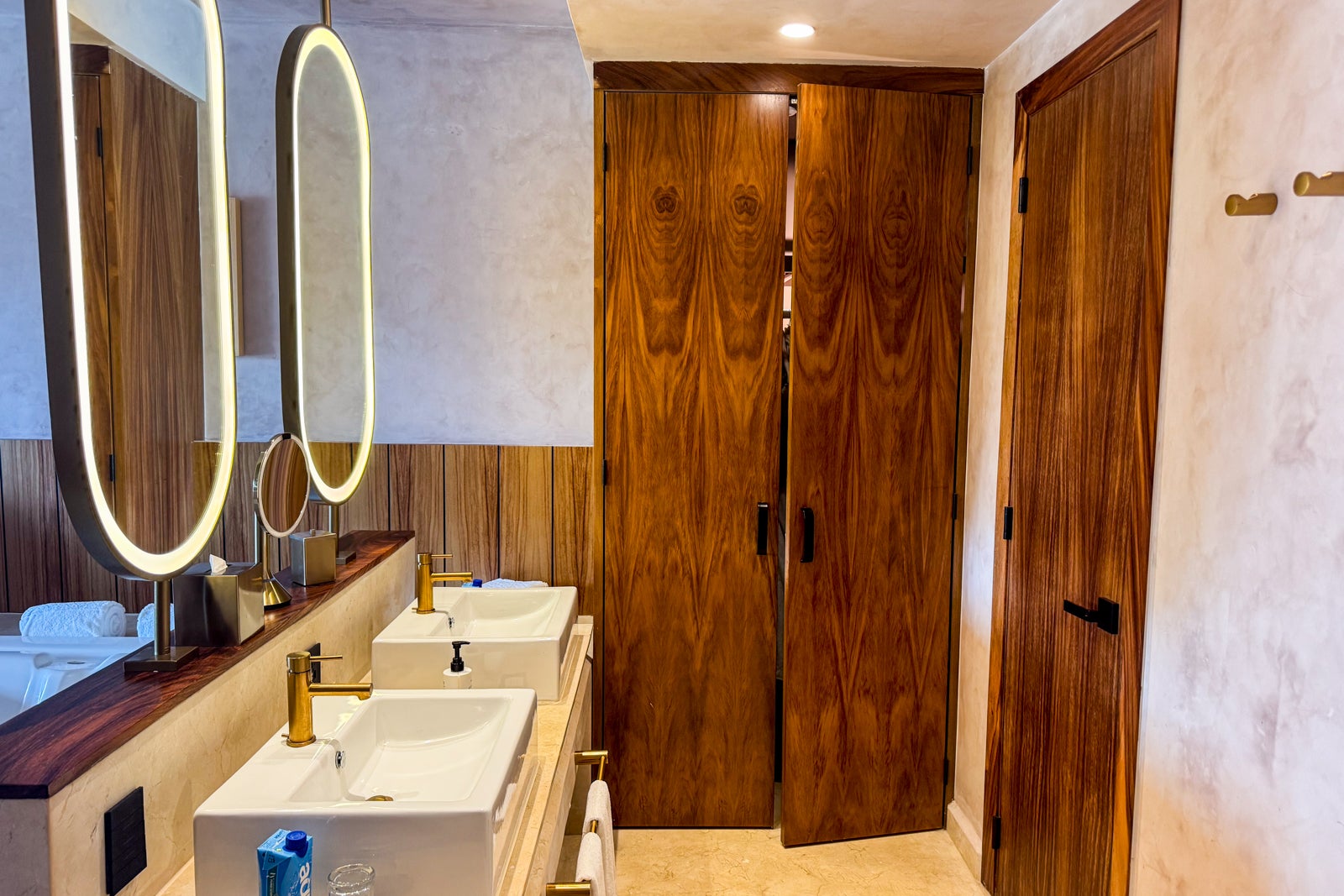 Almare, a Luxury Collection Resort room