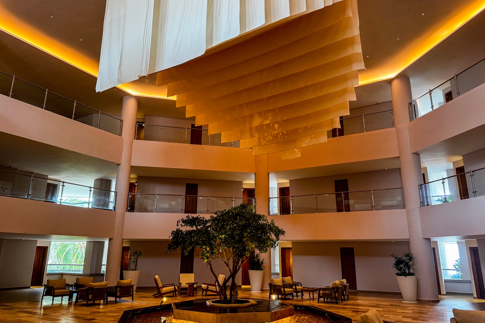 Almare, a Luxury Collection Resort decor