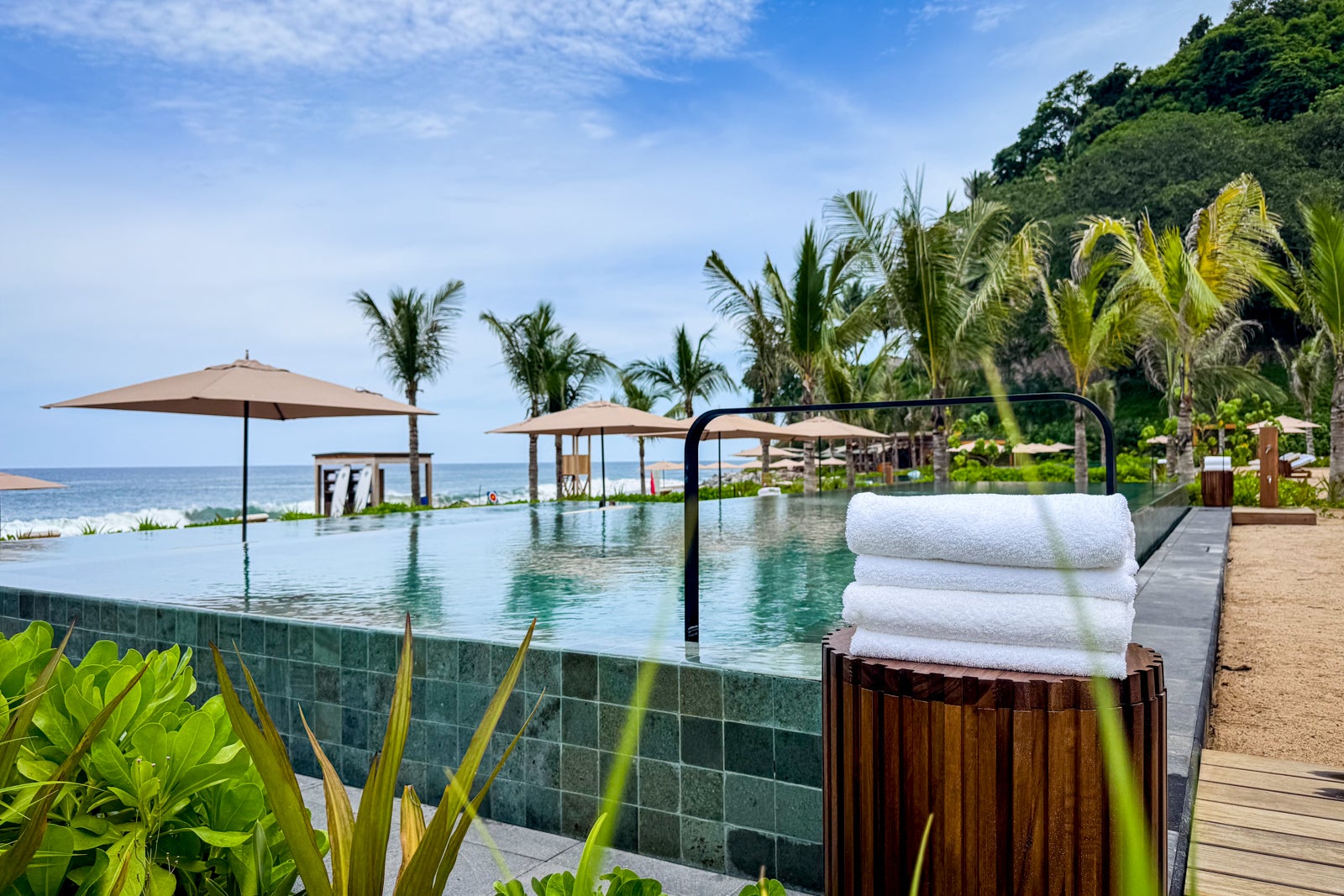Rosewood Mandarina poolside