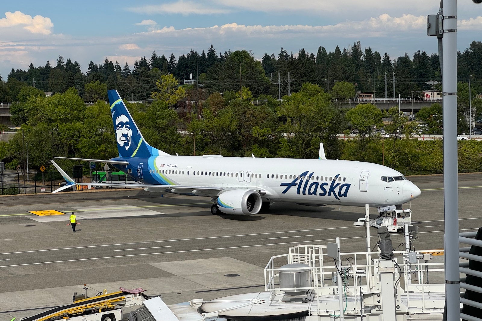 A Alaska Airlines aircraft