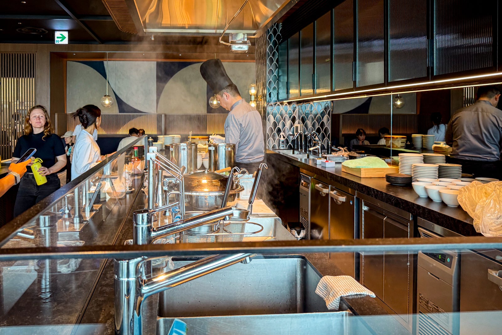 centurion lounge tokyo dining