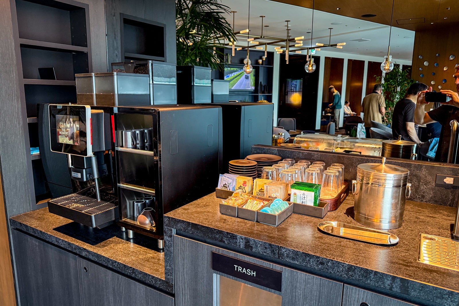 centurion lounge tokyo dining
