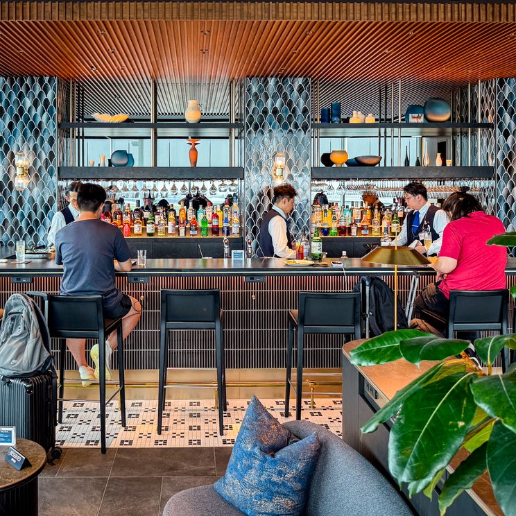 Best airport lounge access credit cards: 4 picks for frequent flyers