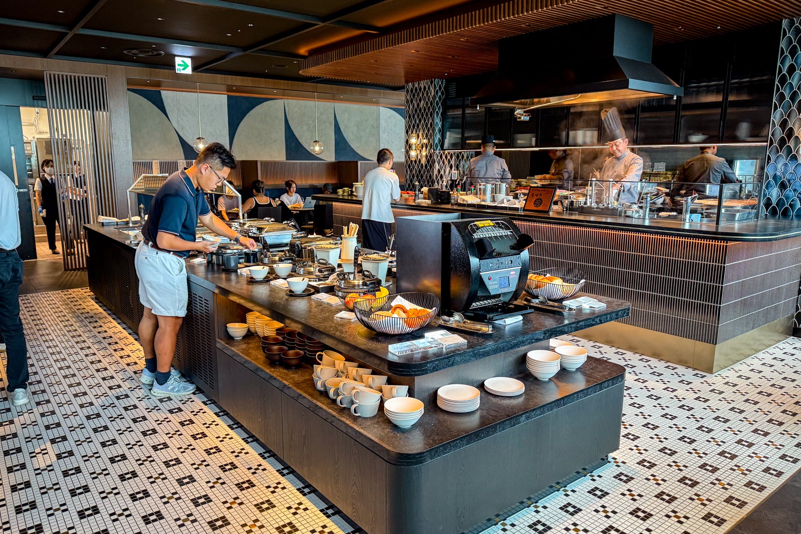 centurion lounge tokyo dining
