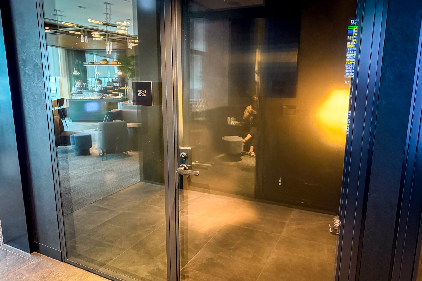centurion lounge tokyo showers