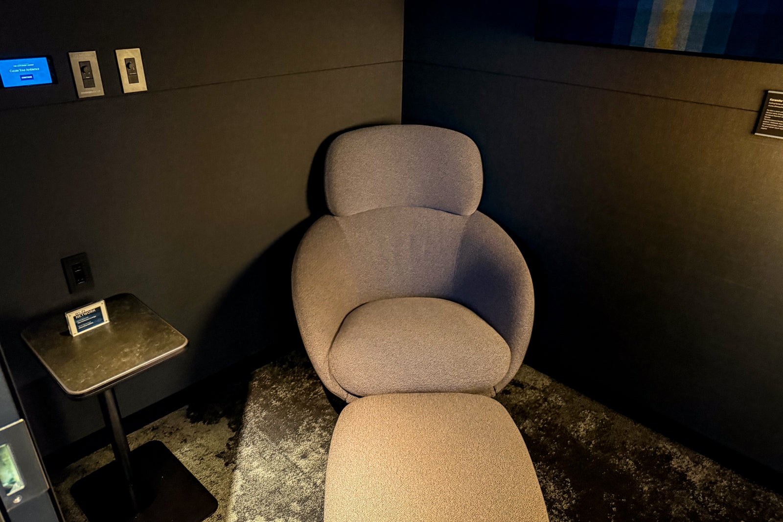 centurion lounge tokyo showers