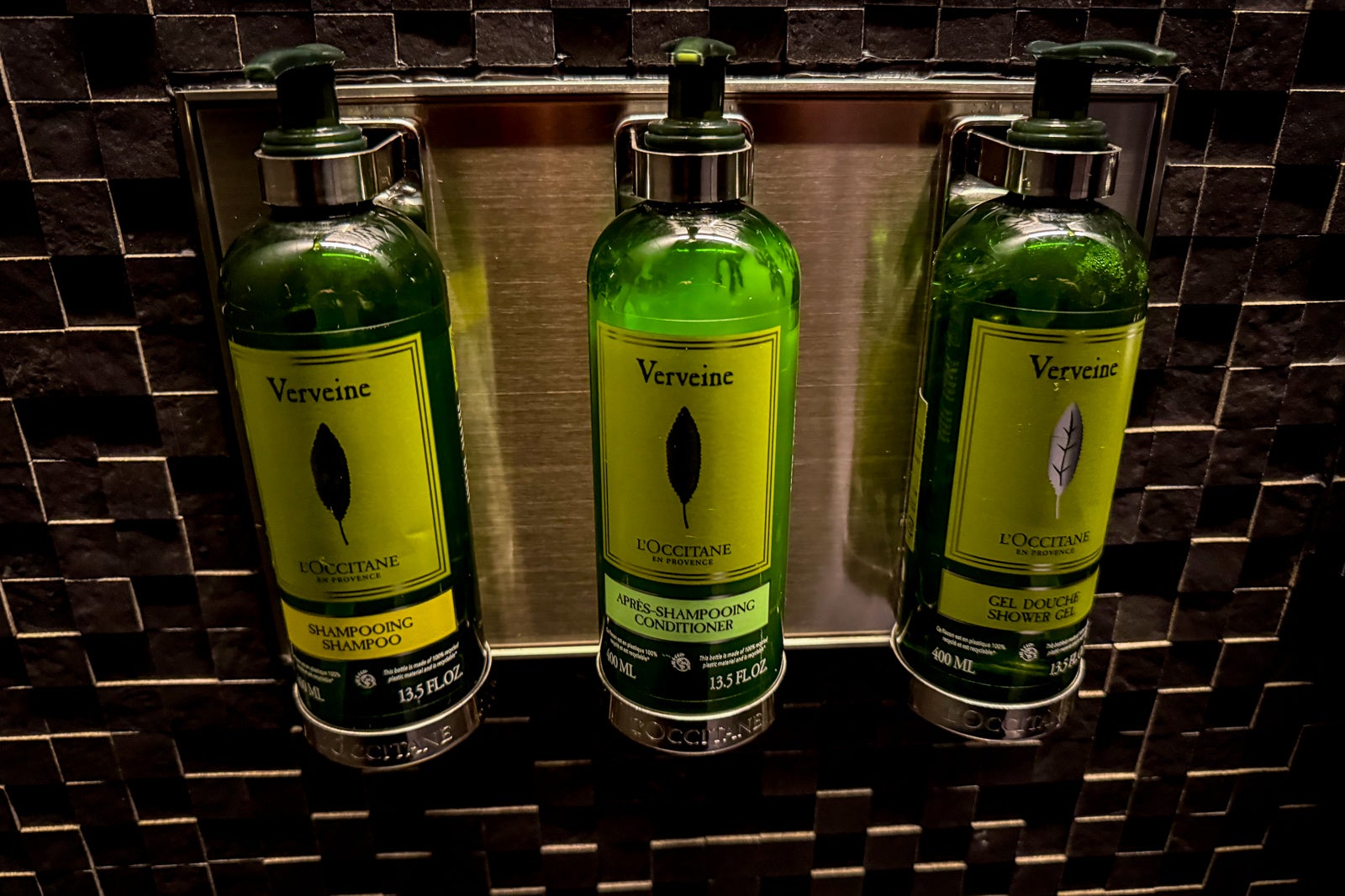 centurion lounge tokyo showers