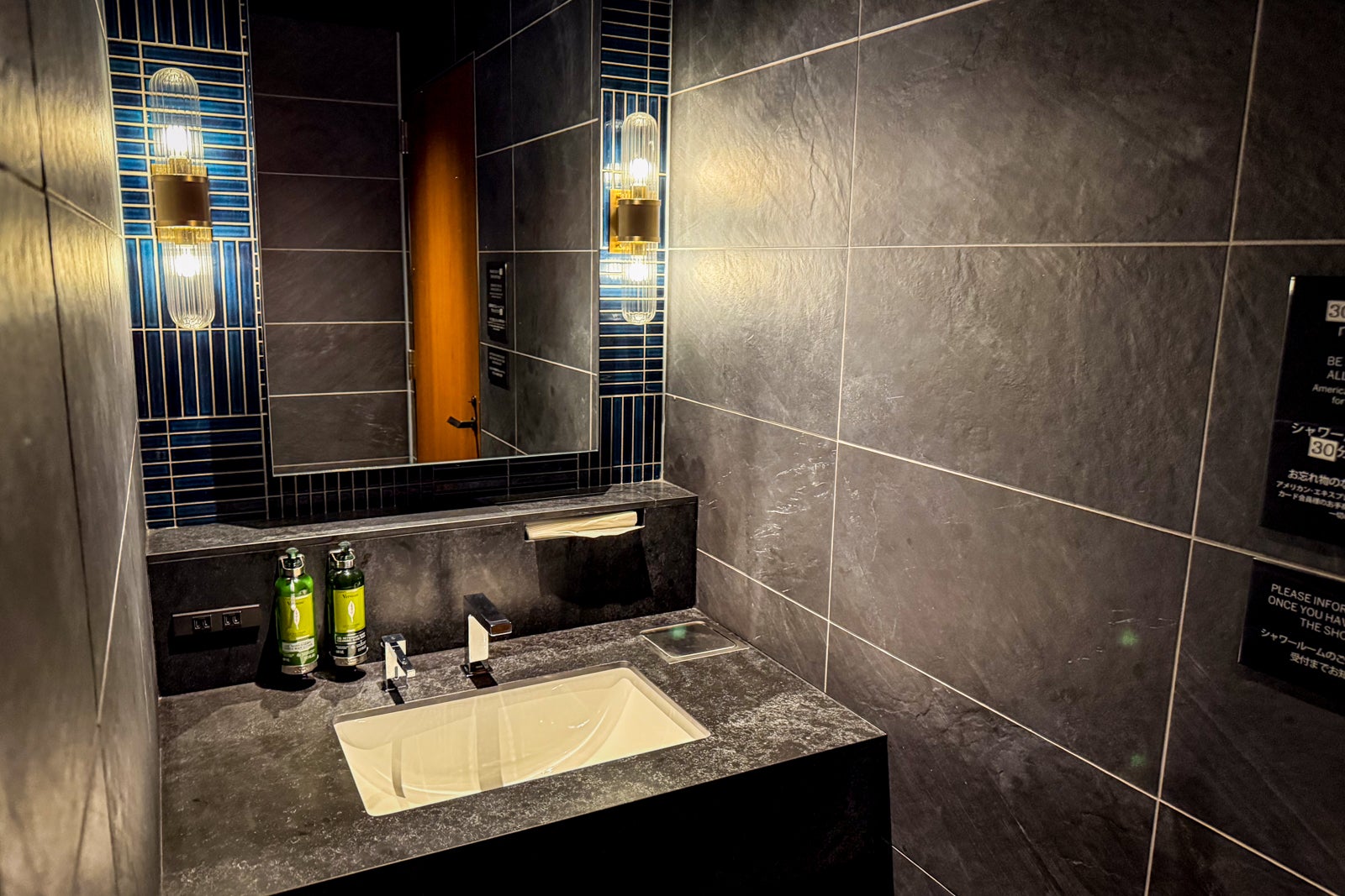 centurion lounge tokyo showers