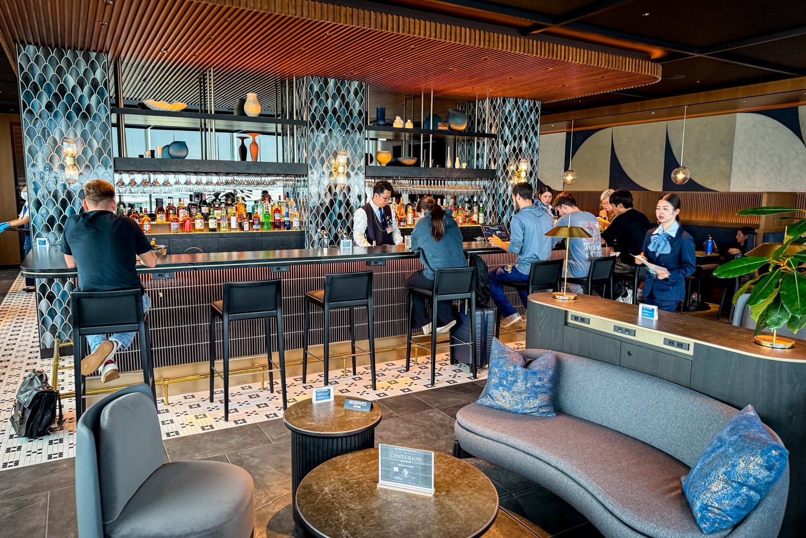 centurion lounge tokyo bar