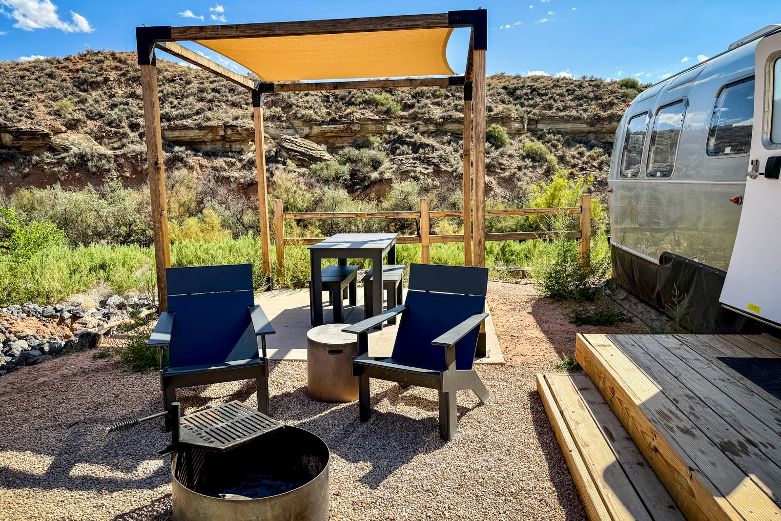 seating area with table and fire pit